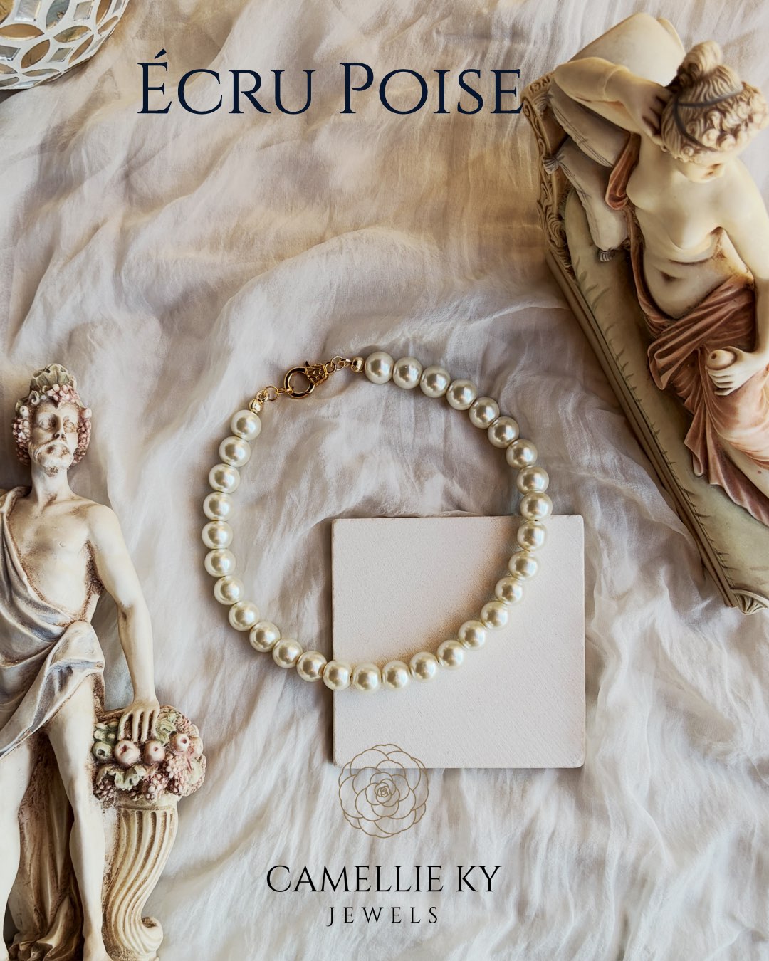 Écru Poise
